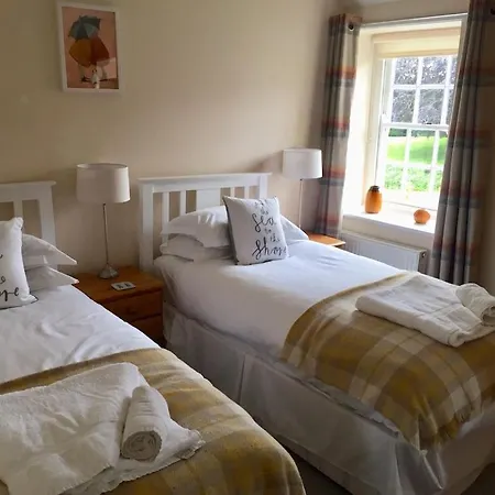 Middle - Delightful Situated In The Grounds Of Hall, Near Filey, Tatil Evi