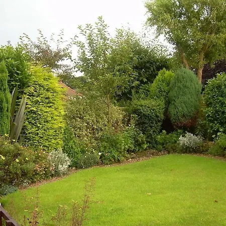 Middle - Delightful Situated In The Grounds Of Hall, Near Filey, *